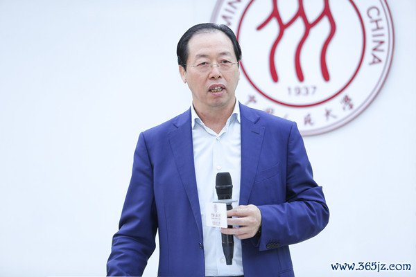 杨法德。良友图